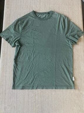 Larsson & Co Olive Sage Green T-Shirt Mens Size Medium 100% Cotton Crewneck Tee
